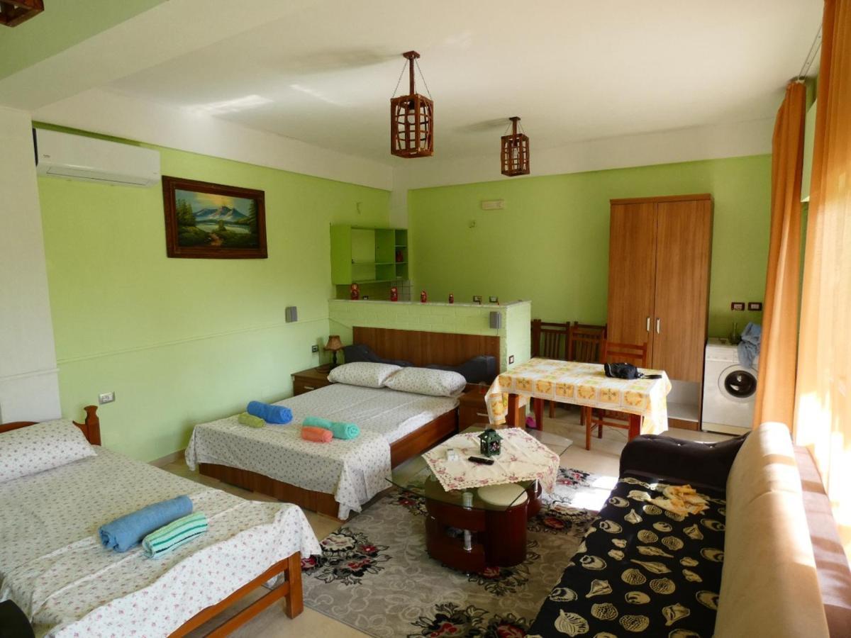 Guesthouse Aleksander Berat Buitenkant foto