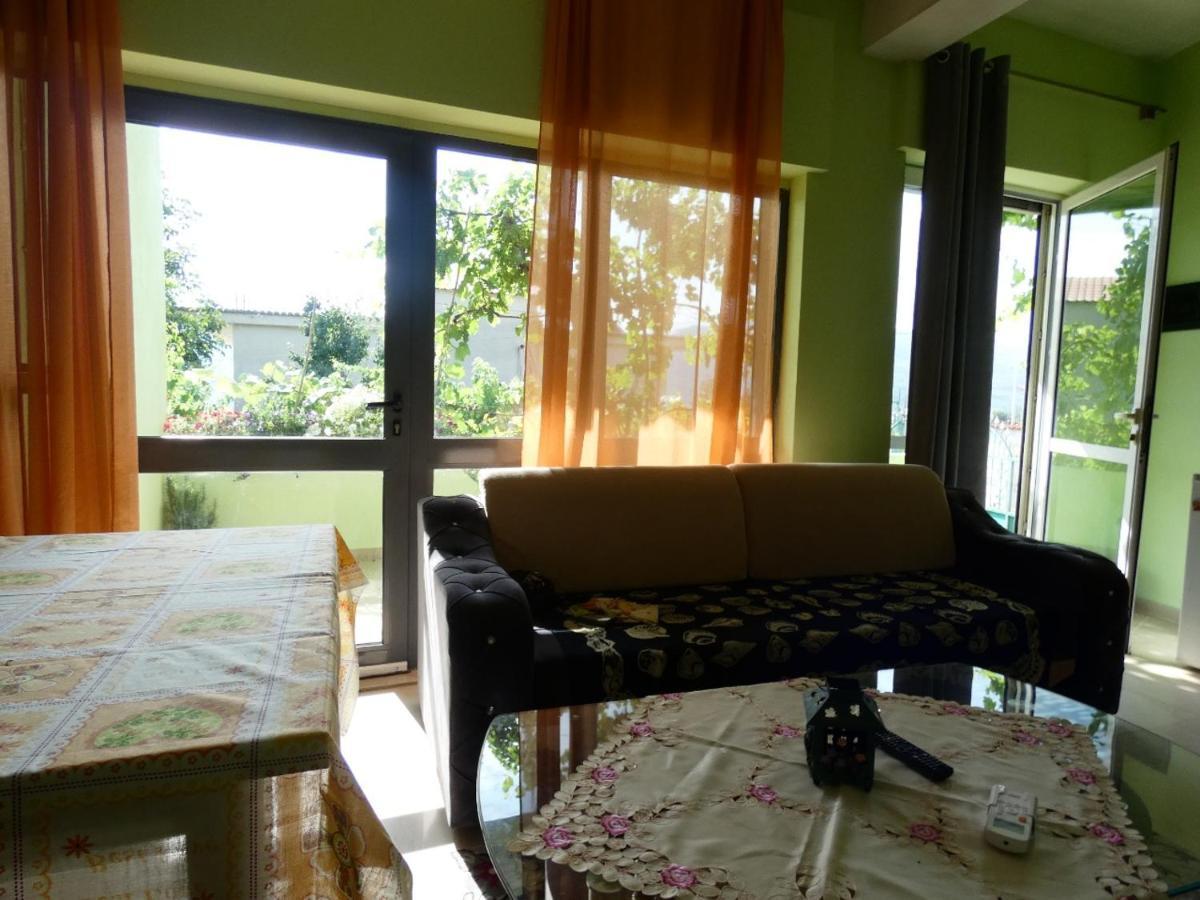 Guesthouse Aleksander Berat Buitenkant foto